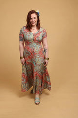 שמלת קומות עם שרוולים קצרים