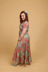 שמלת קומות עם שרוולים קצרים