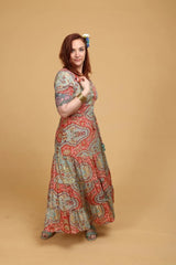 שמלת קומות עם שרוולים קצרים