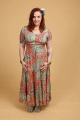 שמלת קומות עם שרוולים קצרים