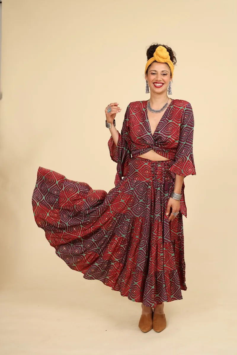 חצאית שופעת בהדפסים מרהיבים