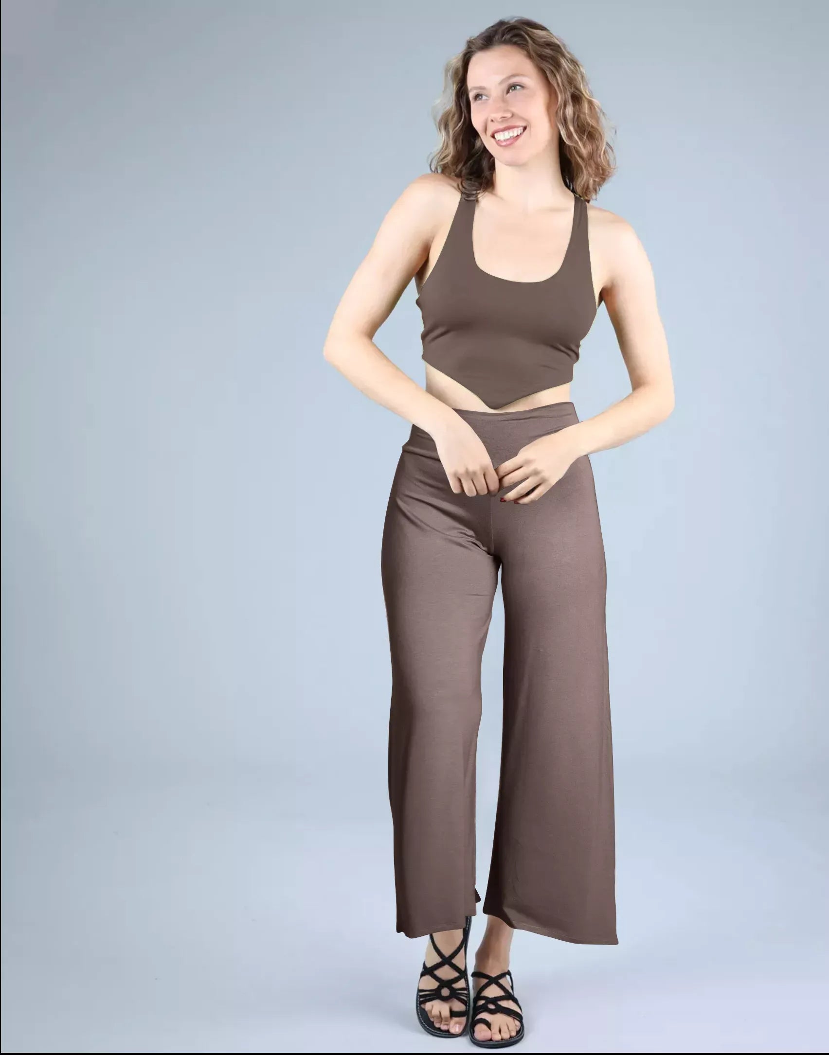 מכנסי לייקרה מתרחבים